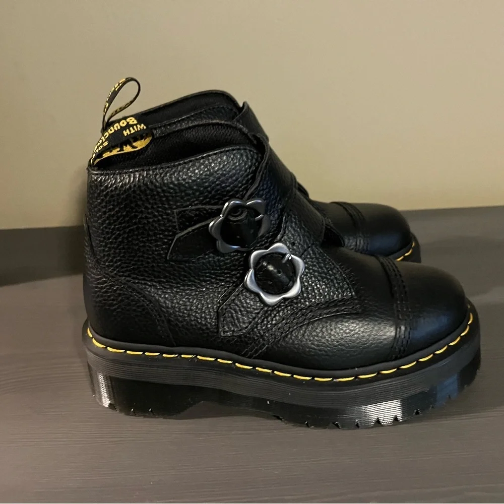 DR. Martens Devon Flower Quad Boots NWOB